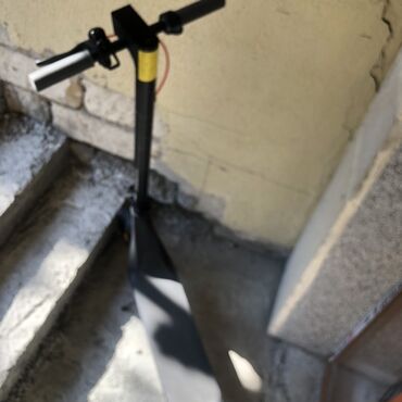 Velosiped ehtiyyat hissələri: Elektrik skuter - Rəng: qara, kompakt və yığcam gövdə - Rulda LED