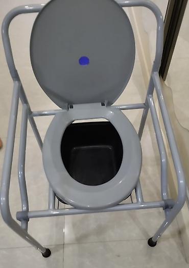 Xəstələr üçün unitazlar: Tualet funksiyalı stul Portativ komod-stul - Metall karkaslı — 1