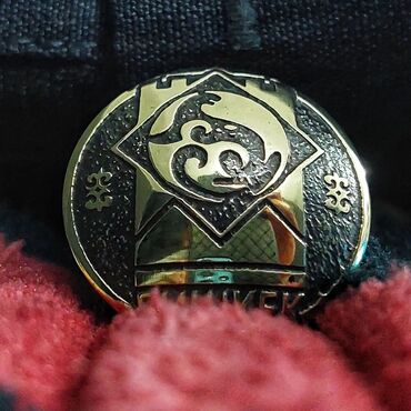 пиджак бу: Значок герб Бишкека в национальной тематике. Металл: Латунь Размер