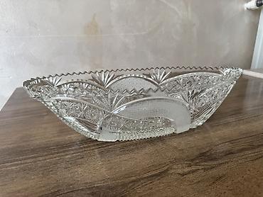 xrusta: - Material: qalın, parlaq kəsimli şüşə - Dizayn: ulduz və romb — 1