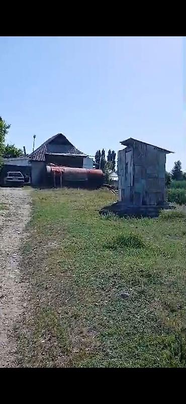 Продажа коттеджей и домов: Продаётся земельный участок с хозяйственным двором и постройками. - — 2