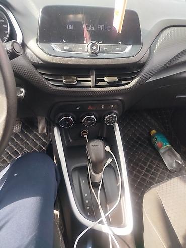Chevrolet Onix: 2019 г., 1 л, Автомат, Бензин, Седан — 10