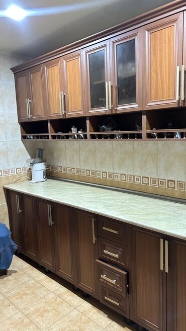 кухонный гарнитур в оше цена: Metbex mebeli satilir .Olcu 3 metir 5 santi .Ustjnde Moykaaspirator