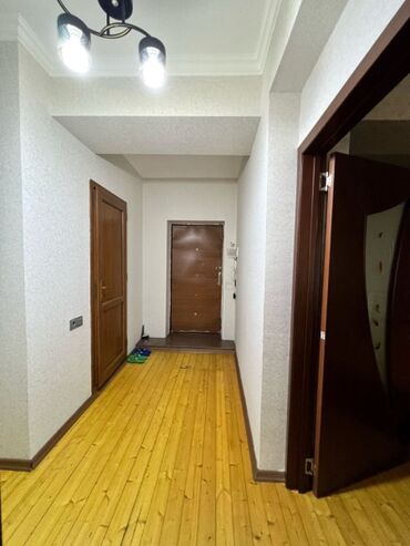 Uzunmüddətli kirayə mənzillər: Əmlak Xırdalanda mərkəzdə yerləşir notariat ofisinin yanındakı — 7