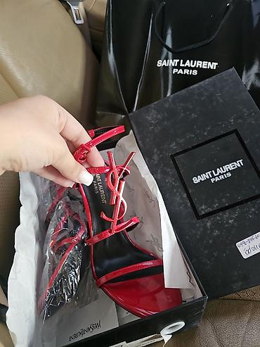 deri godekce: Saint Laurent Paris qadın sandal - Model: YSL monoqram detallı zərif — 2