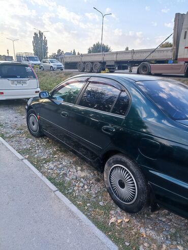 Toyota: Toyota Avensis: 2002 г., 1.8 л, Механика, Бензин, Седан