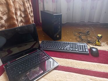 en ucuz laptop kampanyaları: Heç işlənməmiş klaviatura maus kamera və bir ədəd notbuk sadəcə ekranı