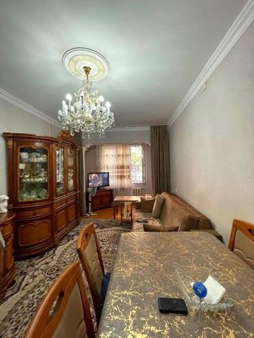 sumqayit 13 mkr evler: Bakı, 8-ci mikrorayon, 5 otaqlı, Köhnə tikili, m. Azadlıq Prospekti, 125 kv. m