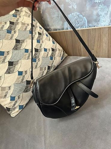 Сумкалар: Сумка женская через плечо, полукруглая (saddle-bag) в черном цвете. - — 2