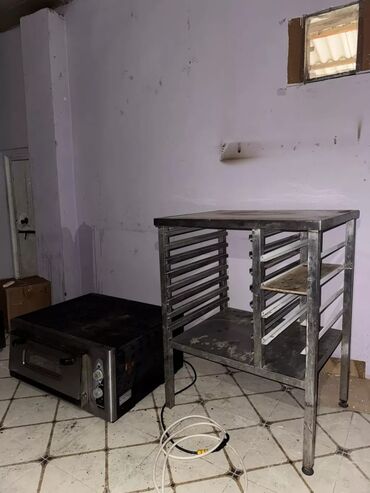 Mətbəx mebeli: Pizza peci 660azn. Altligi da var. 3 fazadir. Tam ishklekdir. Tecili