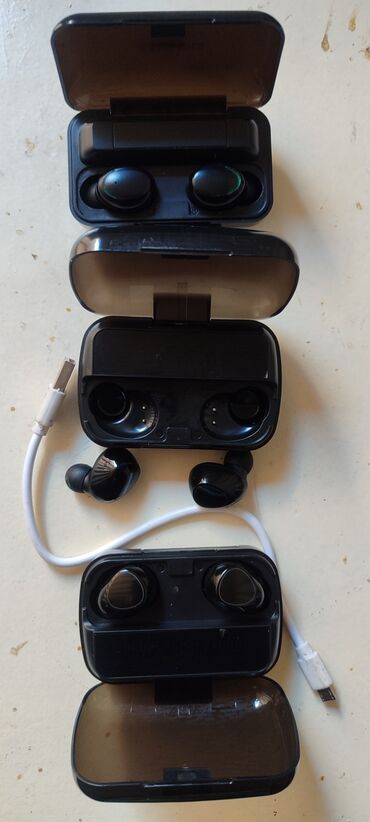 идиш жууганга: Продаю Наушники блютс 3 шт за 120 сом Почти новые