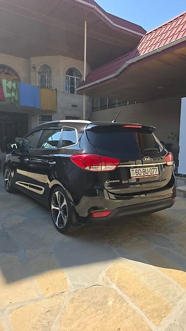 tek oturacaqlar: Kia Carens – 7 yerlik ailəvi miniven Xüsusiyyətlər: - Korpus — 6