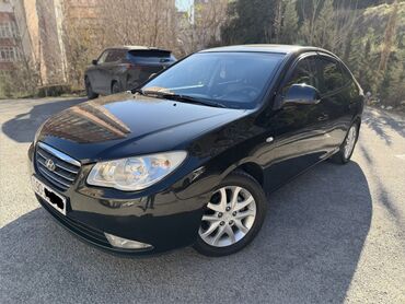 Hyundai: Hyundai Elantra sedan - Korpus: 4 qapılı sedan, qara rəng - Mühərrik — 6