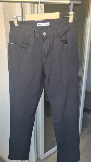 kutije za nakit слике: Zara farmerke i pantalone klasičnog kroja. Izrađene su od kvalitetnog