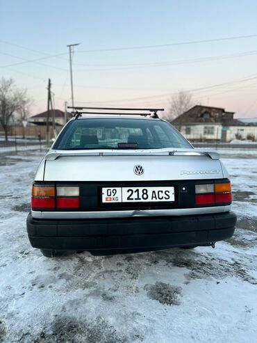 Volkswagen: Volkswagen Passat: 1988 г., 1.8 л, Механика, Бензин, Седан