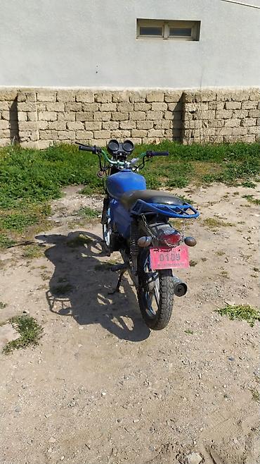 Motonəqliyyat: Moped/motosiklet – mavi rəngdə, şəhər və qəsəbədaxili sürüşlər üçün — 4