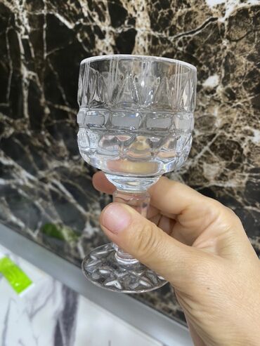 Masaüstü dəstlər: Kəsimli şüşədən ibarət masaüstü dəst. - 2 ədəd şüşə qab: dərin — 5