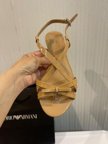 Basanoşka və səndəllər: Ölçü: 36, rəng - Bej, Yeni — 12