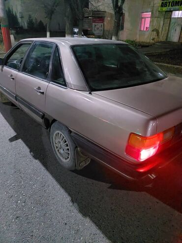 Audi: Audi 100: 1987 г., 1.8 л, Механика, Бензин