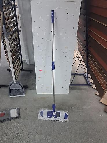 nem salfetka: Döşəmə təmizləmə mopu - Uzun metal saplı, ergonomik tutacaqlı - — 1
