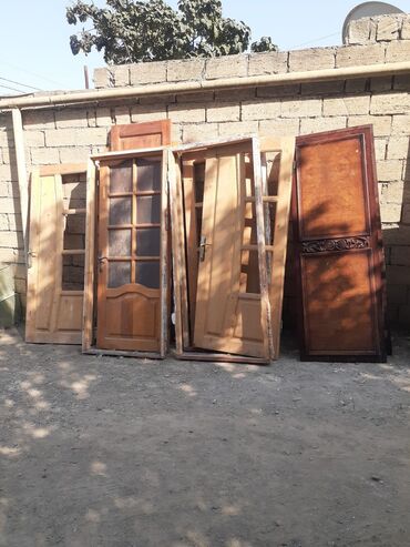 Otaq qapıları: 8-eded qapıdı üçünün çerçivesi zamoku var hamsı bir yerde 88 azn ünvan