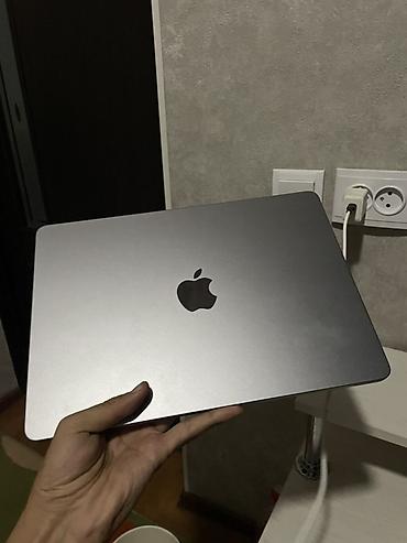apple mini: MacBook m2 2022 13,6 дюйм 256gb 8 оперативка акб 98 цикл 78цикл — 1
