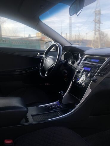corolla runx: Hyundai Sonata: 2010 г., 2 л, Автомат, Газ, Седан