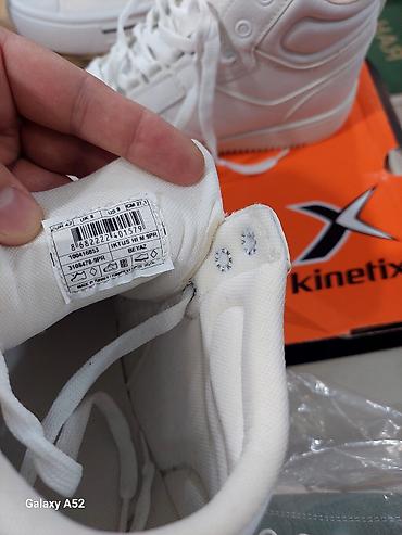 kinetix: Kinetix ağ rəngli uniseks idman ayaqqabısı (high-top) - Marka/model — 3
