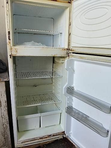 Soyuducular: İkiqapılı soyuducu - Üst hissə: dondurucu kamera, tor şelf. - Alt — 2