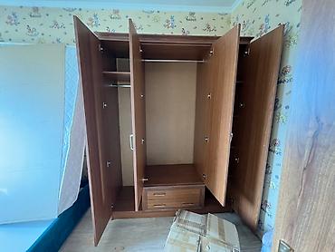 Шкафы: Шкаф-купе распашной, четырехдверный, цвет тёплый орех. Особенности: - — 2