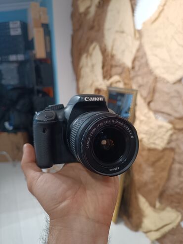 canon fotoaparat qiymetleri: Canon 550D Lens ile birlikde