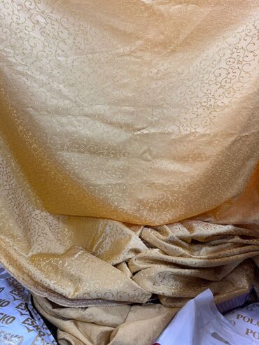 bayram kreminin faydaları: Qızılı naxışlı parça - Material: atlas tipli, yüngül parıltılı -