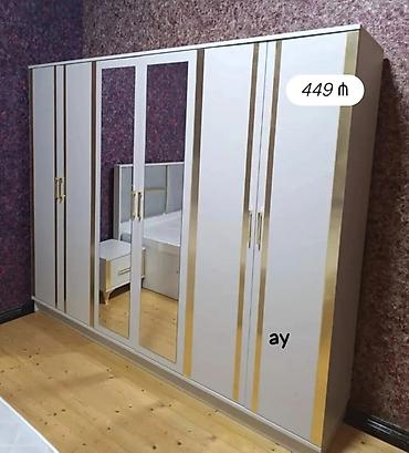 paltar asilqan: Ağ rəngdə, qızılı dekor xətləri ilə modern dizaynlı paltar şkafı — 1
