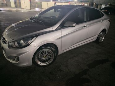 Hyundai Accent: 1.6 l | 2014 il Sedan