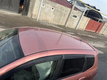 Honda: Honda Fit: 2004 г., Автомат, Бензин, Хэтчбэк — 9