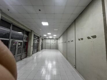 Mağazalar: Kommersiya obyekti – İcarəyə verilir.Qiymetde endirim olacaq. -Obyekt — 8