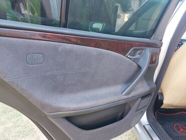 Mercedes-Benz: Mercedes-Benz E-Class (W210) sedan - Kuzov: 4 qapılı sedan, gümüşü — 14