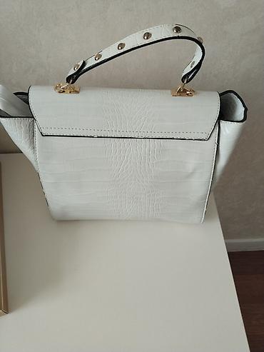 Digər aksesuarlar: Ağ rəngli DKNY çiyin/əl çantası - Material: kroko teksturalı süni — 1
