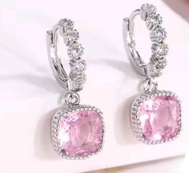 torbe b: Material: Cubic zirconia