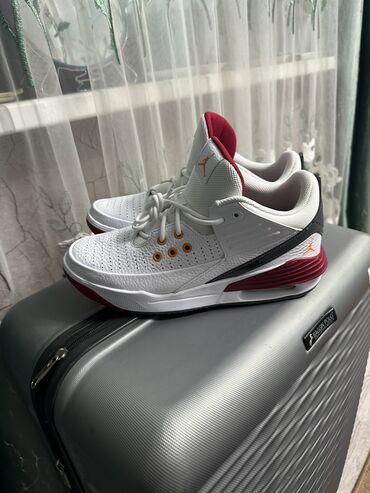 кроссовки air jordan 4: Продаю Nike Jordan original С Кореи привезли, Абсолютно новый Надо