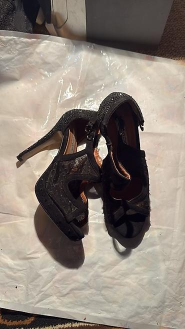 Босоножки, сандалии, шлепанцы: Женская обувь — два варианта. 1) Сандалии с декором - Размеры: 37 и — 26