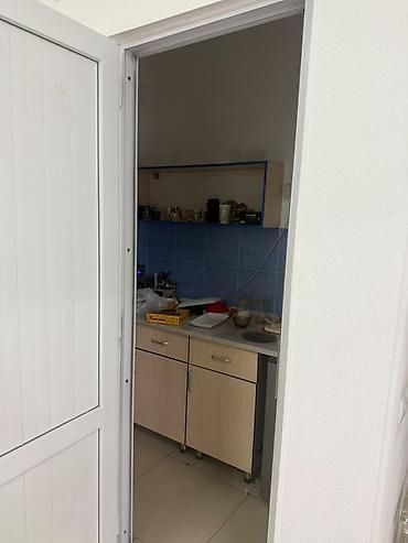 royal center: Аренда офисов, 150 м², В бизнес центре, С видом на горы, 1 линия, С оборудованием — 6