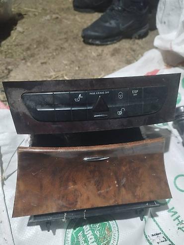 Панели, обшивки: Запчасть на Мерседес 211 Фара простой правая сторона Болоки,рамки — 10