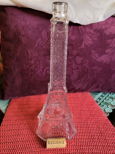 Čaše: Flasa nova za pice iz 70ih. Ajfelov toranj. U pitanju je puno — 2