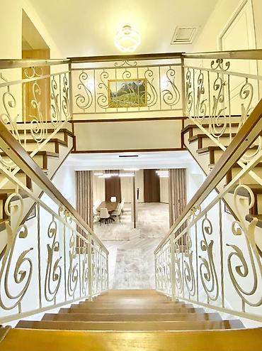 Продажа коттеджей и домов: 🚀продается дом 2этажный дом 🚀Уникальный Дом в Центре Бишкека — — 7