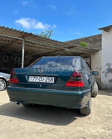 mercedes c203: Mercedes-Benz C‑Class sedan - Kuzov: sedan, tünd yaşıl rəng - — 1