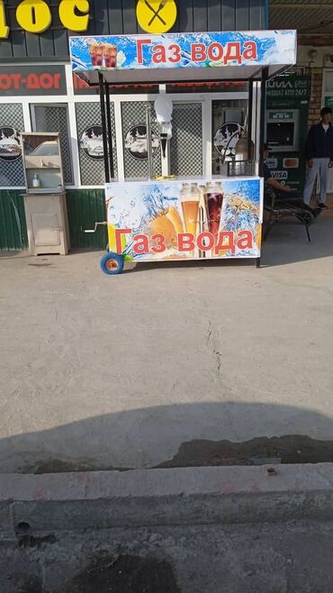 термотрансферный принтер для печати на текстильной ленте: Мобильная торговая тележка для продажи газированных напитков. Оснащена