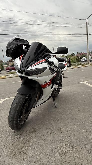 ямаха 600: Спортбайк Yamaha YZF-R6 (600 кубов) в фирменной белой раскраске с — 9