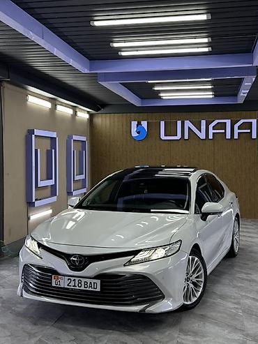 на лобовое: Toyota Camry: 2018 г., 2.5 л, Автомат, Бензин, Седан — 1
