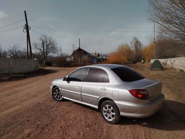 аренда автомобиля мазда демио: Kia Rio: 2000 г., 1.5 л, Механика, Бензин, Седан